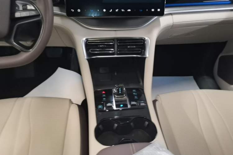 Used BYD Song PLUS New Energy 2025 EV Intelligent Driving Version 520km Premium Model Gear Lever