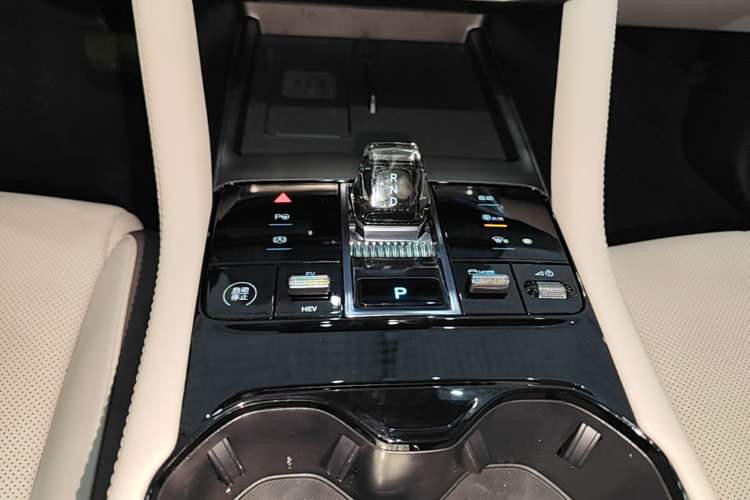 Used BYD Song PLUS New Energy 2025 DM-i Smart Drive 112KM Prestige Model Gear Lever