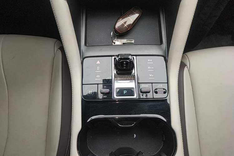 Used BYD Song PLUS New Energy 2025 DM-i 112KM Prestige Model Gear Lever