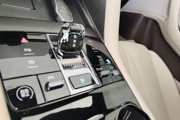 Used BYD Song PLUS New Energy 2025 EV Intelligent Driving Version 520km Premium Model Gear Lever