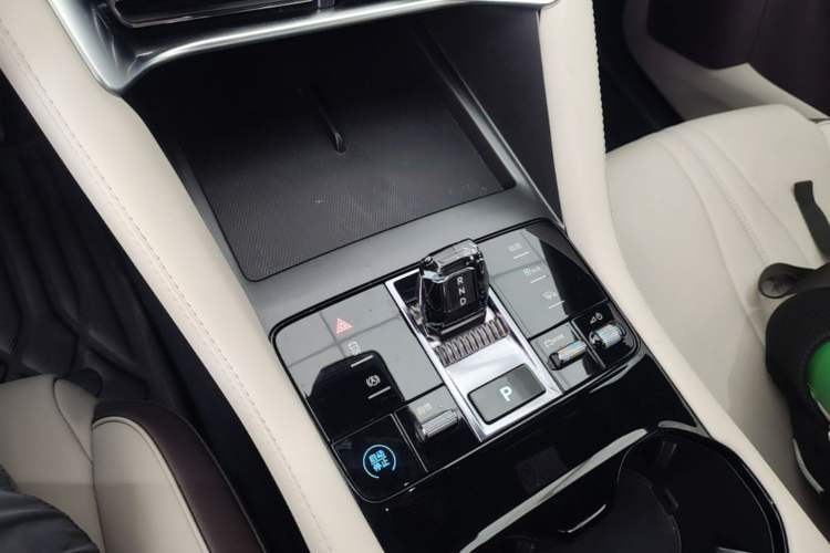 Used BYD Song PLUS New Energy 2025 EV 520km Luxury Version Gear Lever