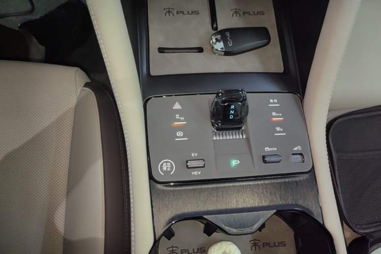 Used BYD Song PLUS New Energy 2025 DM-i 160KM Flagship Model Gear Lever
