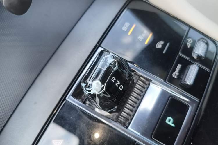 Used BYD Song PLUS New Energy 2025 EV 520km Luxury Version Gear Lever