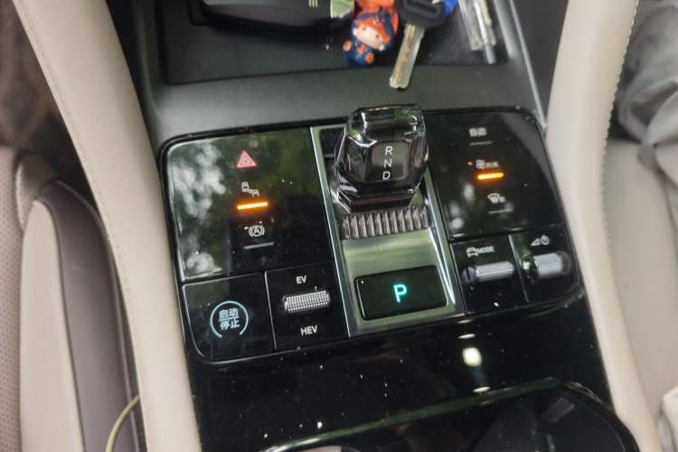 Used BYD Song PLUS New Energy 2025 DM-i 112KM Prestige Model Gear Lever