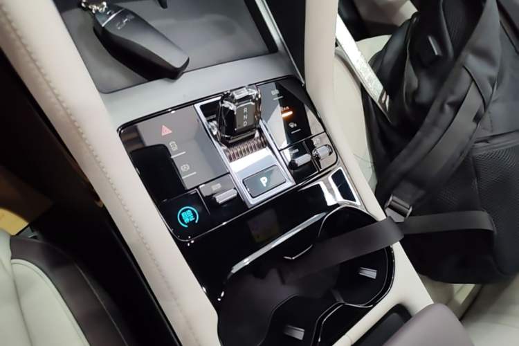 Used BYD Song PLUS New Energy 2025 EV 520km Luxury Version Gear Lever