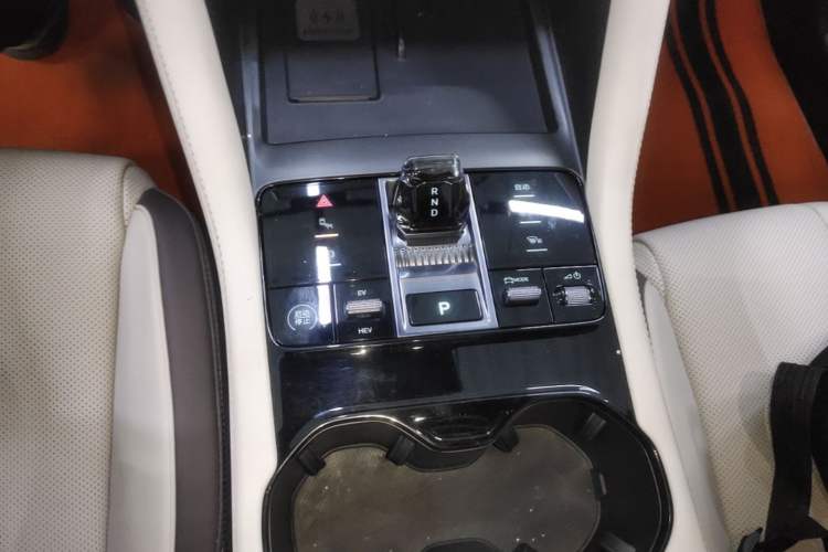 Used BYD Song PLUS New Energy 2025 DM-i 112KM Prestige Model Gear Lever