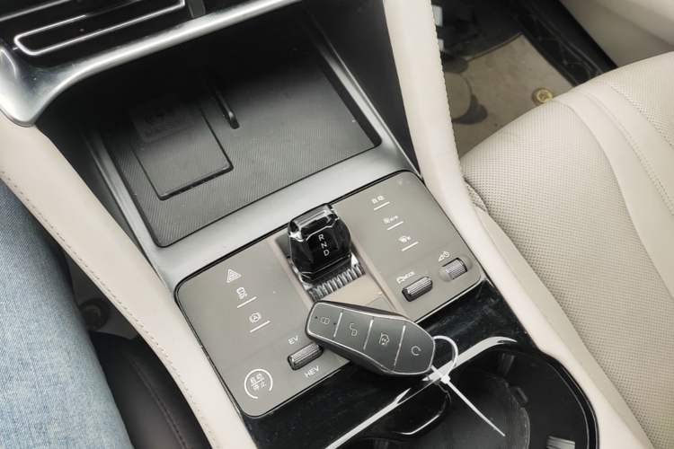 Used BYD Song PLUS New Energy 2025 DM-i 112KM Prestige Model Gear Lever