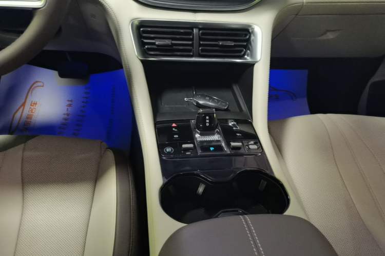 Used BYD Song PLUS New Energy 2025 DM-i 112KM Prestige Model Gear Lever
