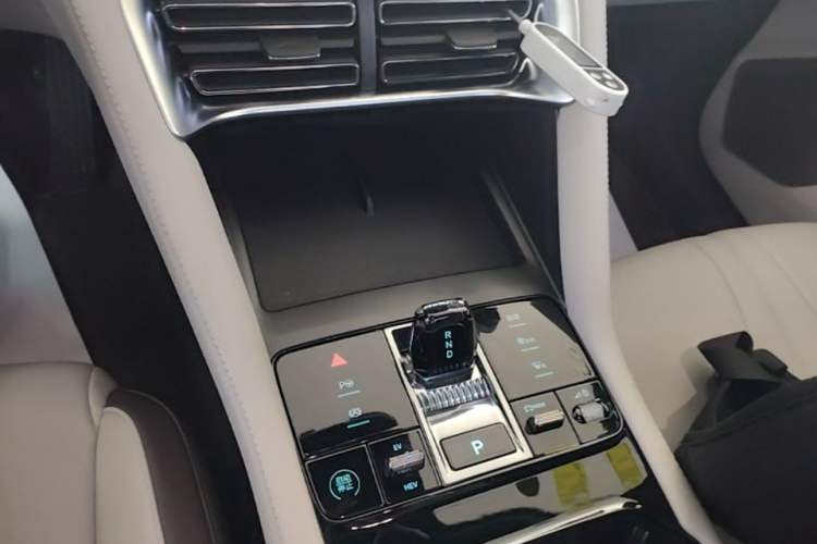 Used BYD Song PLUS New Energy 2025 DM-i Intelligent Driving 112KM Prestige Model Gear Lever