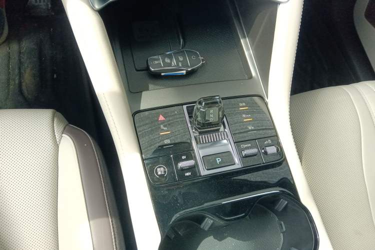 Used BYD Song PLUS New Energy 2025 DM-i 112KM Prestige Model Gear Lever