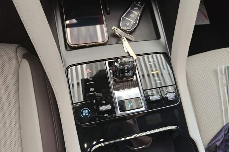 Used BYD Song PLUS New Energy 2025 DM-i 112KM Prestige Model Gear Lever