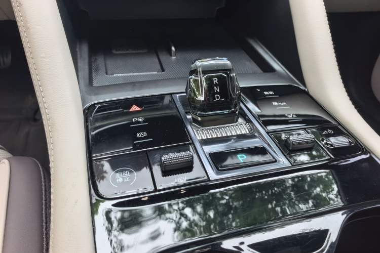 Used BYD Song PLUS New Energy 2025 DM-i Smart Drive 112KM Prestige Model Gear Lever