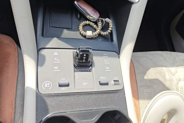 Used BYD Song PLUS New Energy 2025 DM-i 112KM Prestige Model Gear Lever