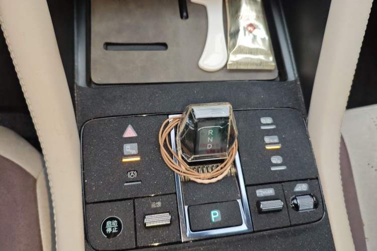 Used BYD Song PLUS New Energy 2025 EV with 605 km Range – Flagship Version Gear Lever