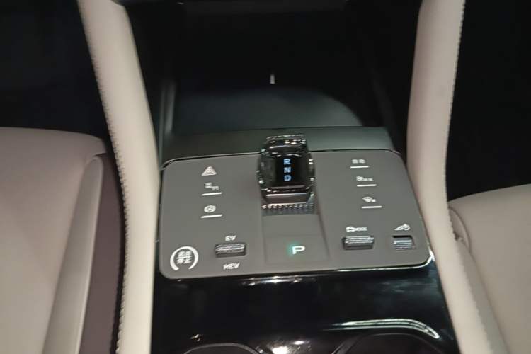 Used BYD Song PLUS New Energy 2025 DM-i 112KM Prestige Model Gear Lever