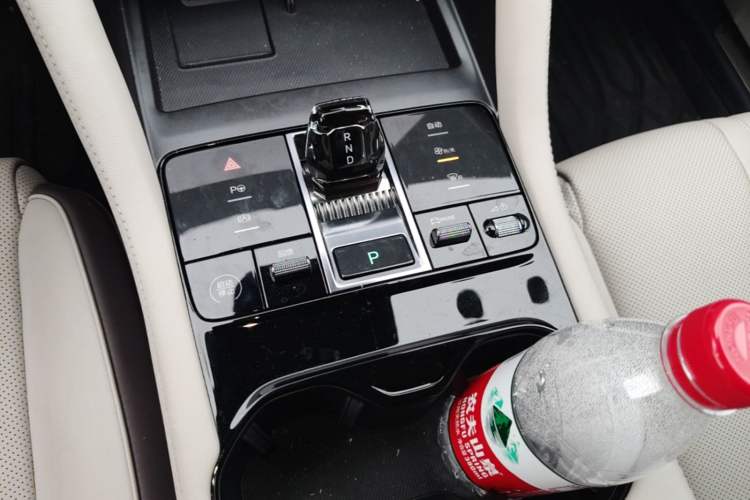 Used BYD Song PLUS New Energy 2025 EV with 605 km Range – Flagship Version Gear Lever