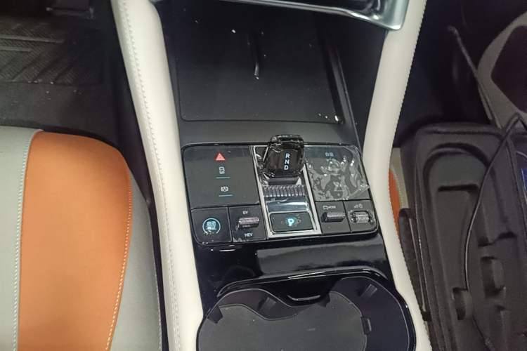 Used BYD Song PLUS New Energy 2025 DM-i 112KM Prestige Model Gear Lever