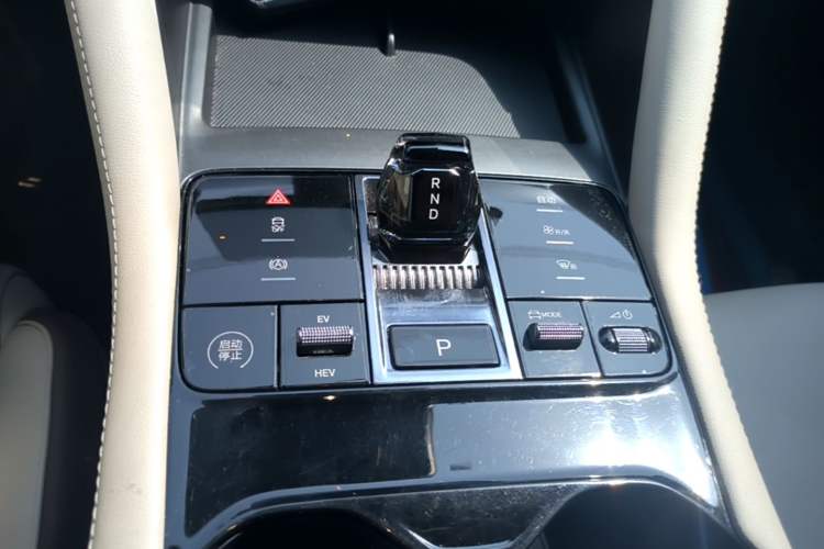 Used BYD Song PLUS New Energy 2025 DM-i 75KM Luxury Model Gear Lever