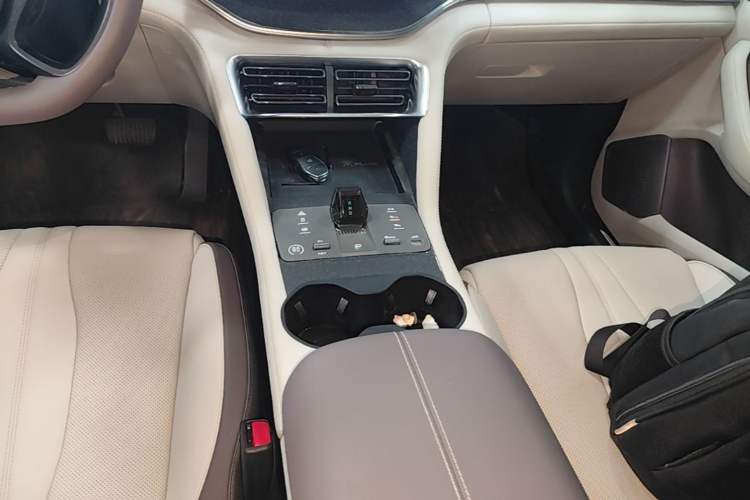 Used BYD Song PLUS New Energy 2025 DM-i Smart Drive 112KM Prestige Model Gear Lever