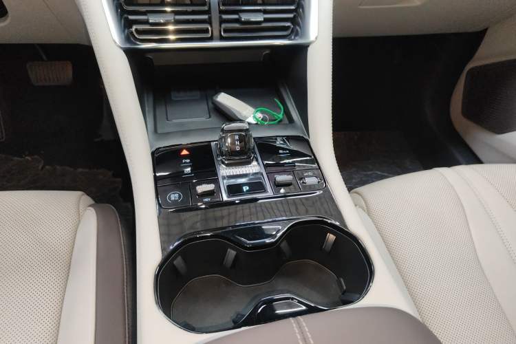 Used BYD Song PLUS New Energy 2025 DM-i Smart Drive 112KM Prestige Model Gear Lever