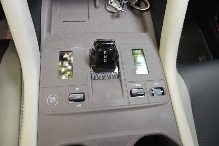 Used BYD Song PLUS New Energy 2025 DM-i Smart Drive 112KM Prestige Model Gear Lever
