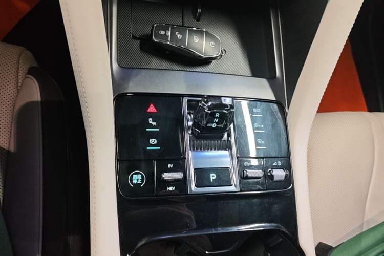 Used BYD Song PLUS New Energy 2025 DM-i 112KM Prestige Model Gear Lever