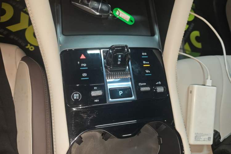 Used BYD Song PLUS New Energy 2025 DM-i Intelligent Driving 112KM Prestige Model Gear Lever