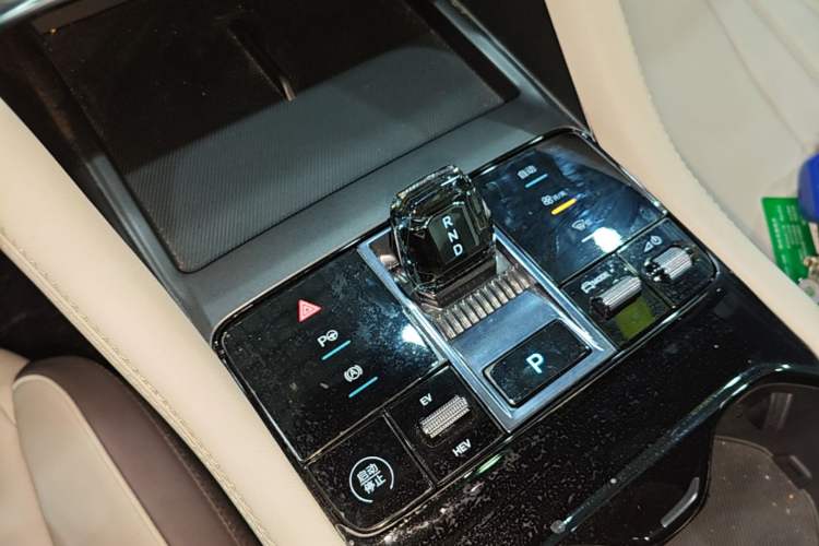 Used BYD Song PLUS New Energy 2025 DM-i Intelligent Driving 112KM Prestige Model Gear Lever