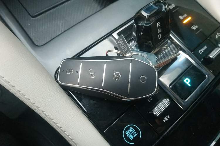 Used BYD Song PLUS New Energy 2025 DM-i Smart Drive 112KM Prestige Model Interior 1