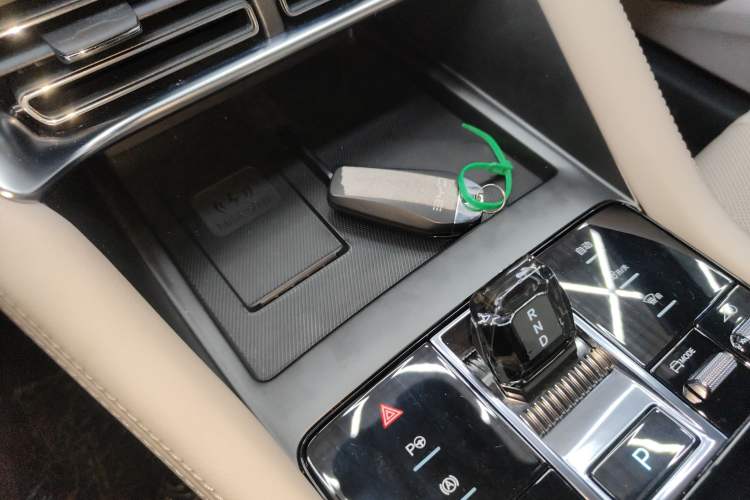 Used BYD Song PLUS New Energy 2025 DM-i Smart Drive 112KM Prestige Model Interior 1