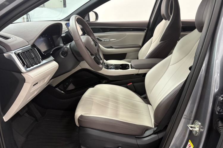Used BYD Song PLUS New Energy 2025 EV 520km Luxury Version Interior 1