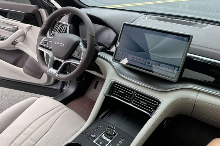 Used BYD Song PLUS New Energy 2025 EV 520km Premium Version Interior 11