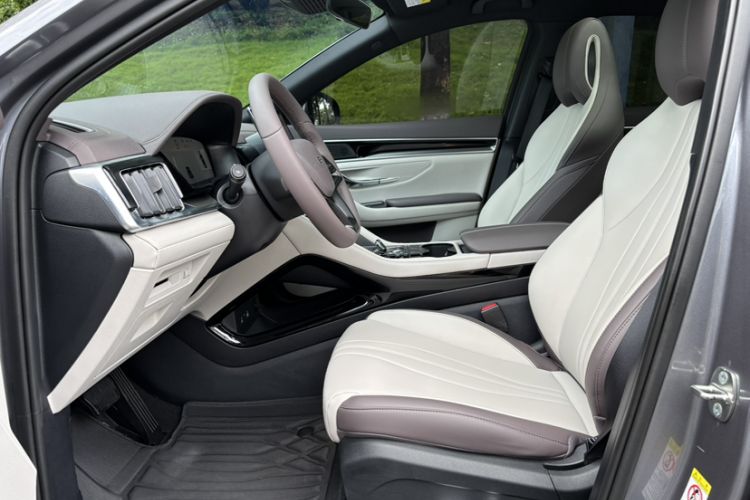 Used BYD Song PLUS New Energy 2025 EV 520km Luxury Version Interior 11