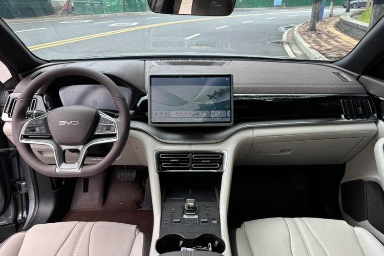 Used BYD Song PLUS New Energy 2025 EV 520km Premium Version Interior 2