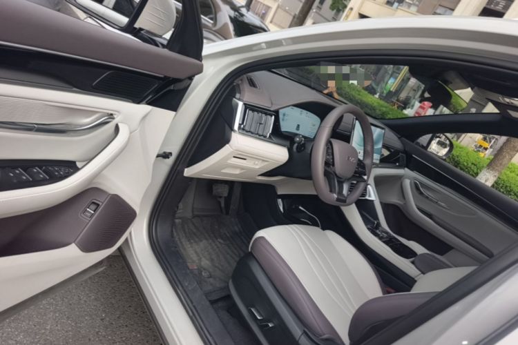 Used BYD Song PLUS New Energy 2025 DM-i 112KM Prestige Model Interior 3
