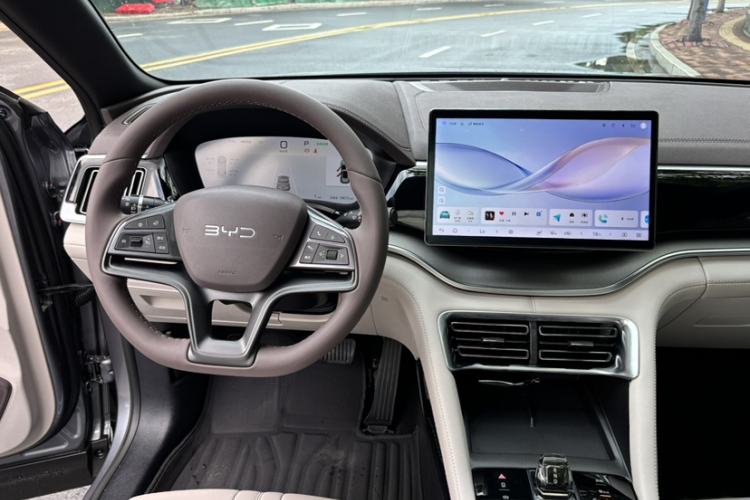 Used BYD Song PLUS New Energy 2025 EV 520km Luxury Version Interior 3