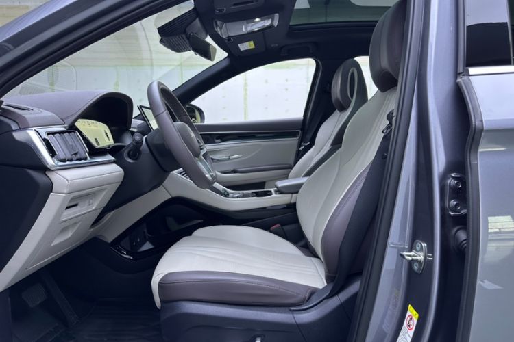 Used BYD Song PLUS New Energy 2025 DM-i 112KM Prestige Model Interior 3
