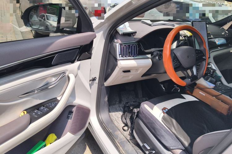 Used BYD Song PLUS New Energy 2025 EV 520km Luxury Version Interior 3