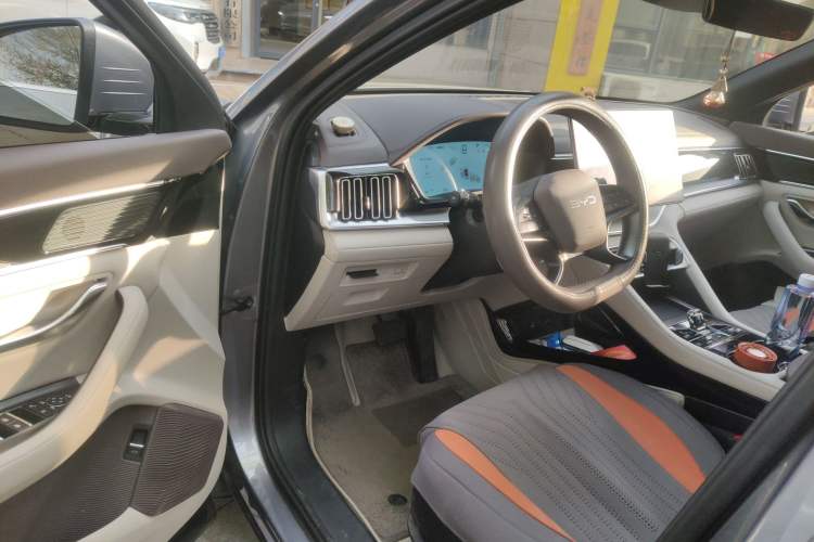 Used BYD Song PLUS New Energy 2025 EV 520km Premium Version Interior 3