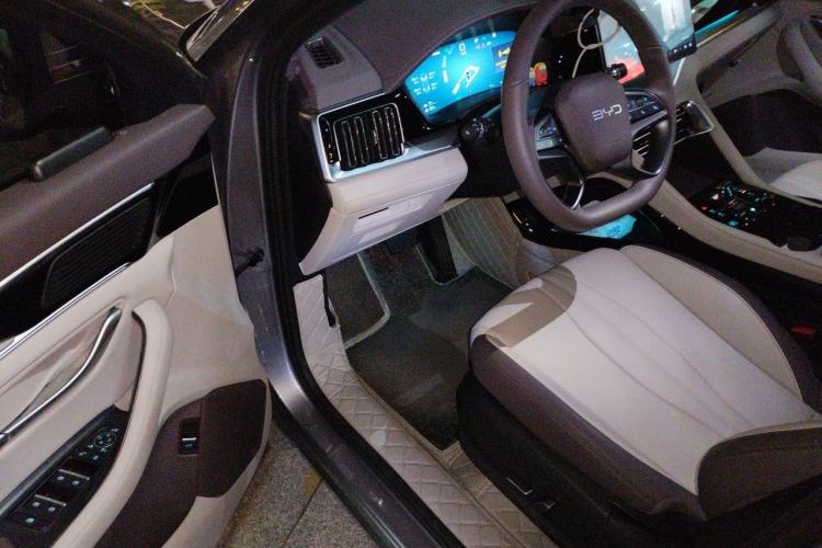Used BYD Song PLUS New Energy 2025 DM-i Intelligent Driving 112KM Prestige Model Interior 3