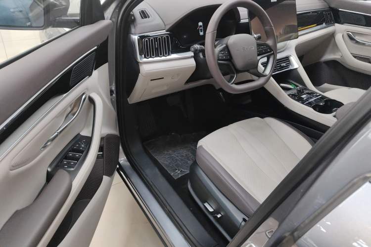 Used BYD Song PLUS New Energy 2025 DM-i Smart Drive 112KM Prestige Model Interior 3