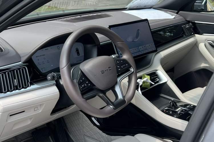 Used BYD Song PLUS New Energy 2025 DM-i 112KM Prestige Model Interior 3