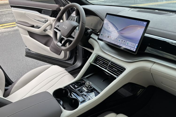 Used BYD Song PLUS New Energy 2025 EV 520km Luxury Version Interior 4