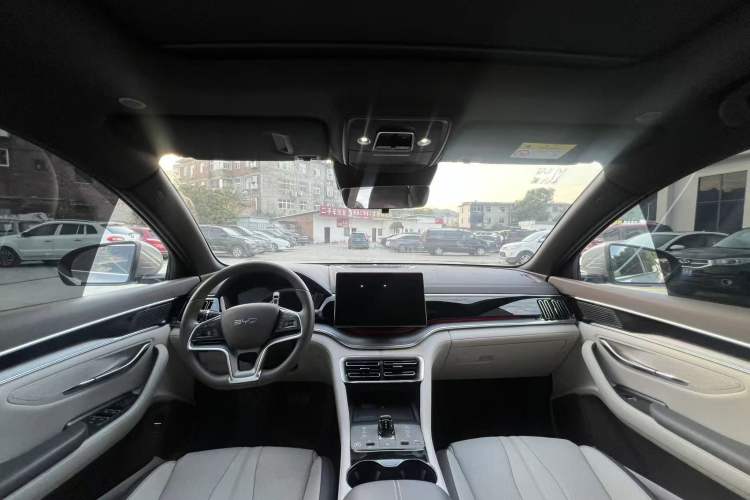Used BYD Song PLUS New Energy 2025 DM-i 112KM Prestige Model Interior 4
