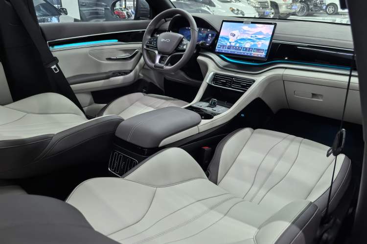 Used BYD Song PLUS New Energy 2025 DM-i 112KM Prestige Model Interior 4