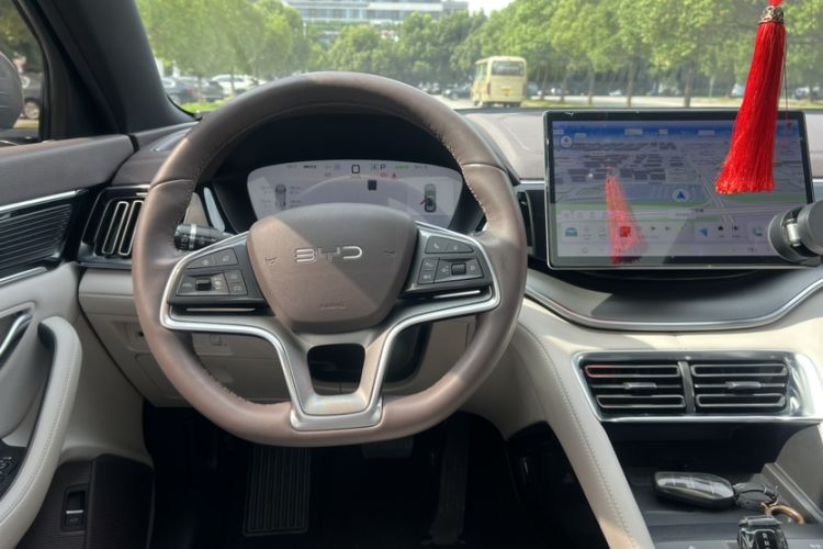 Used BYD Song PLUS New Energy 2025 EV 520km Premium Version Interior 4
