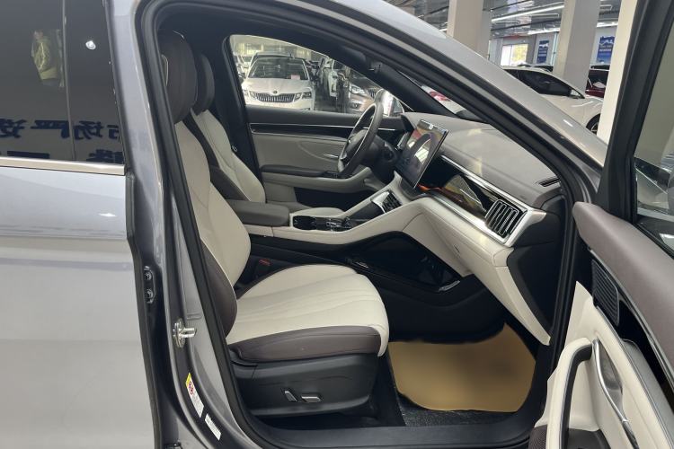 Used BYD Song PLUS New Energy 2025 DM-i Smart Drive 112KM Prestige Model Interior 5