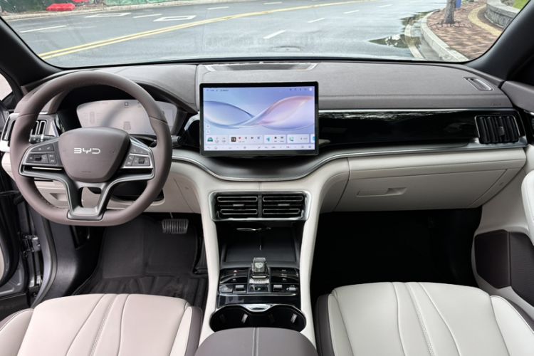 Used BYD Song PLUS New Energy 2025 EV 520km Luxury Version Interior 6