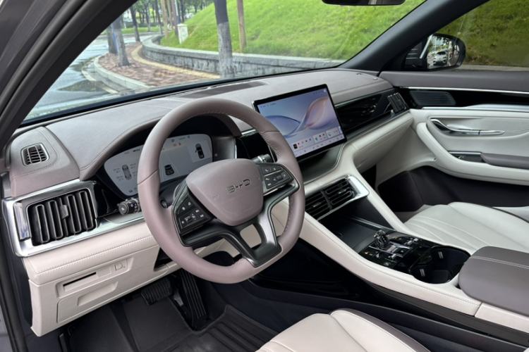Used BYD Song PLUS New Energy 2025 EV 520km Luxury Version Interior 7