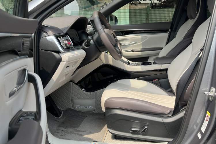 Used BYD Song PLUS New Energy 2025 DM-i 112KM Prestige Model Interior 8